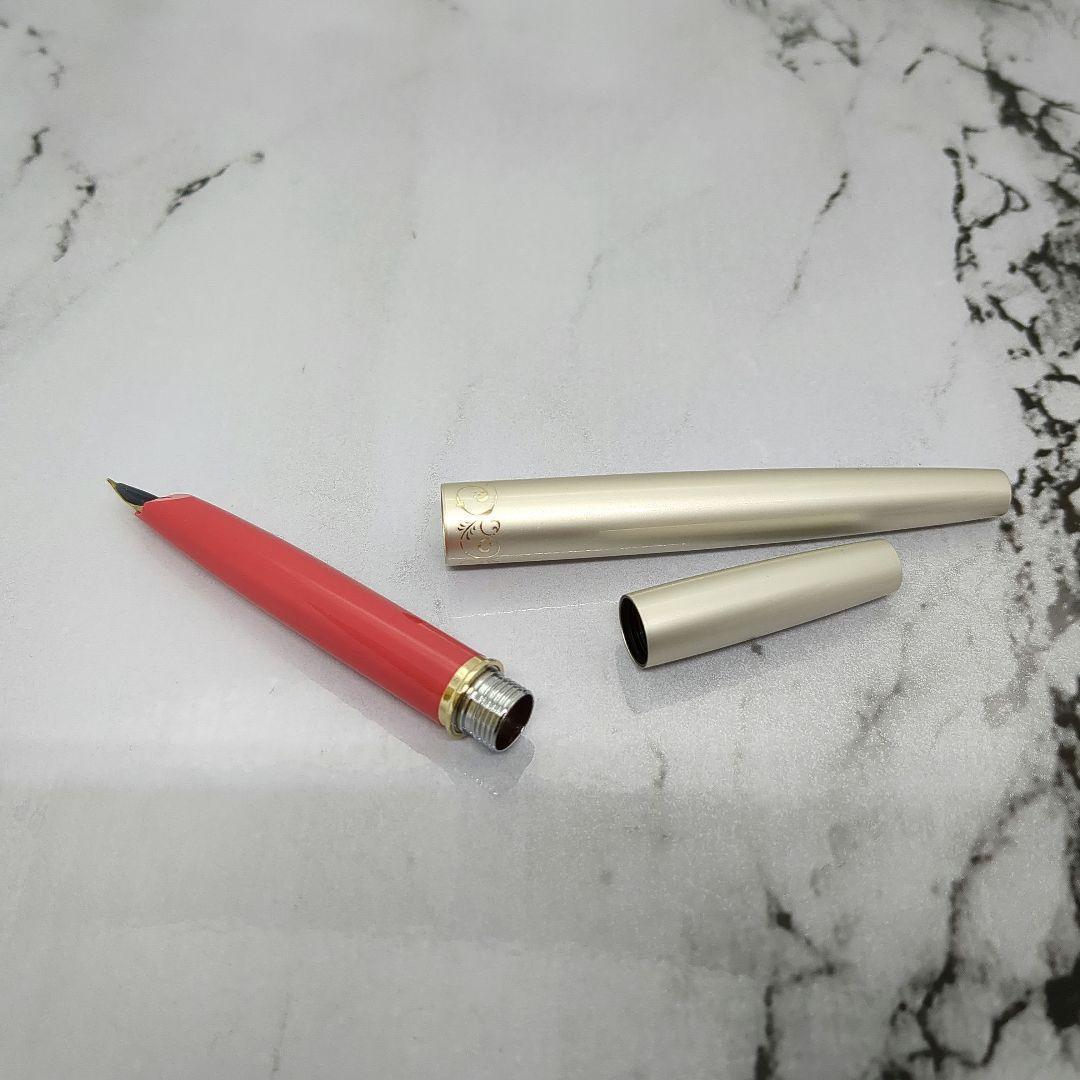 Pilot fountain pen short size with fine 18K gold tip and sleek black body