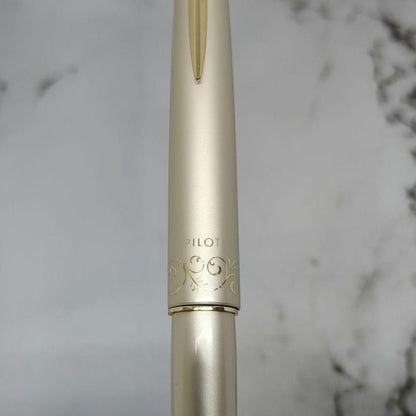 Pilot fountain pen short size with fine 18K gold tip and sleek black body