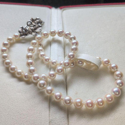 Akoya pearl necklace 7.0 to 7.5 mm with certificate, 47 cm length including clasp