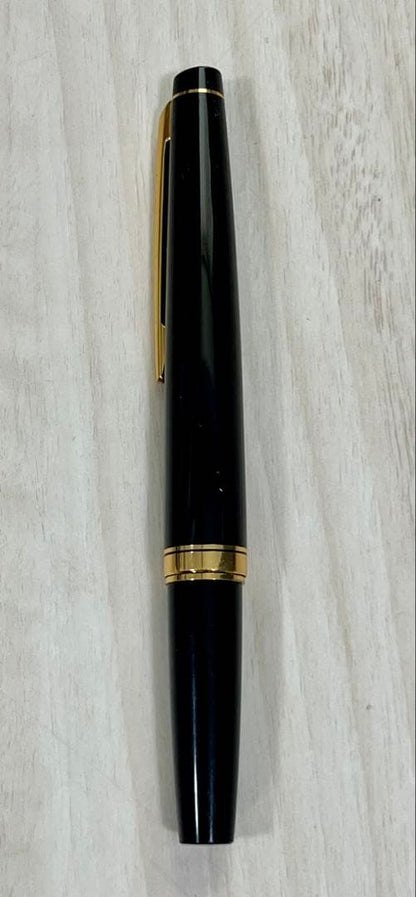 PILOT Elite Fountain Pen with 14K gold tip shown without ink cartridge