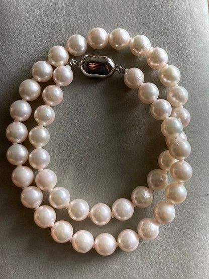 Akoya pearl necklace with 8.6-8.8mm white pearls, silver clasp, and 42cm length on white background
