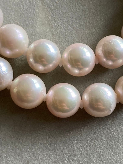 Akoya pearl necklace with 8.6-8.8mm white pearls, silver clasp, and 42cm length on white background