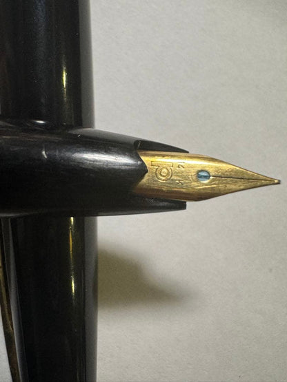 Vintage PILOT short black plastic fountain pen with 14K gold nib, breast pocket size, used condition