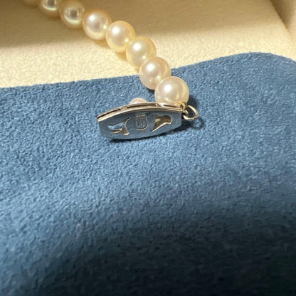 MIKIMOTO WGK14 white pearl necklace with round pearls and no visible damage or discoloration