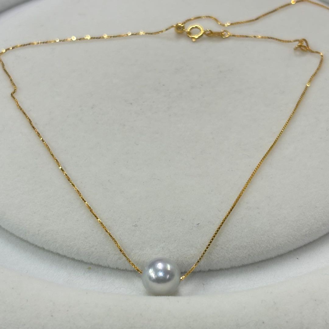 Ise-Shima Ago Bay Akoya natural 8.6mm pearl necklace with K18 finish and gold chain on white background