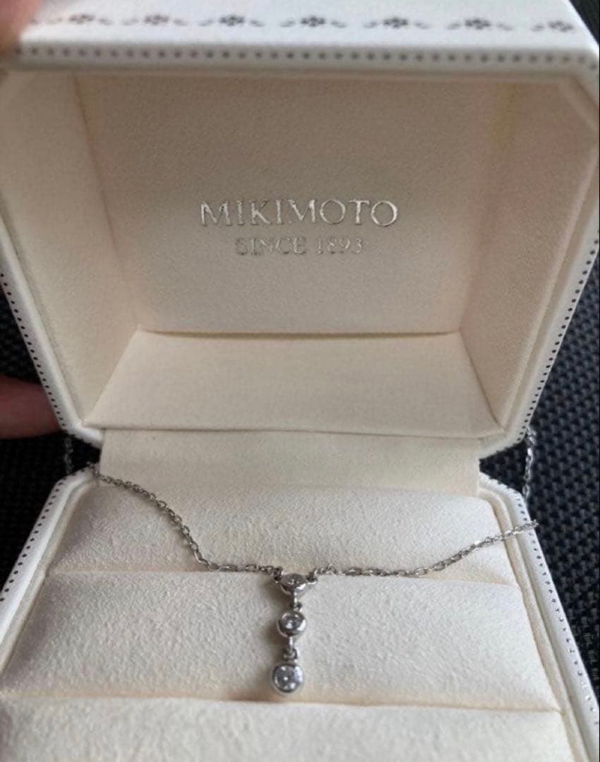 MIKIMOTO K18 White Gold Diamond Trilogie Necklace with 40cm chain and 1.5cm pendant