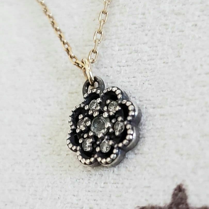 Diamond Flower Agate engraved silver necklace with 0.5cm pendant and 36cm chain