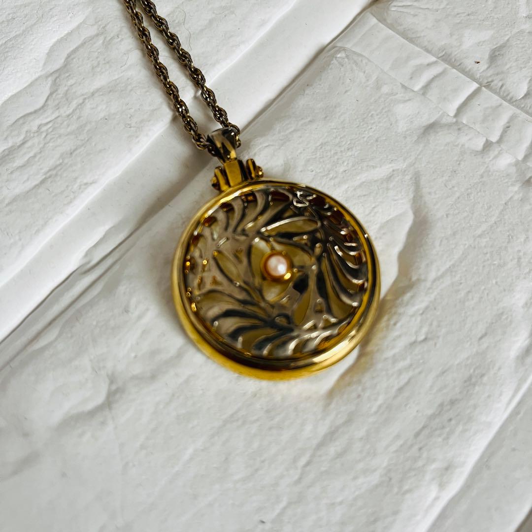 Micromount necklace featuring a 3mm pearl and magnifying pendant on a 65cm chain