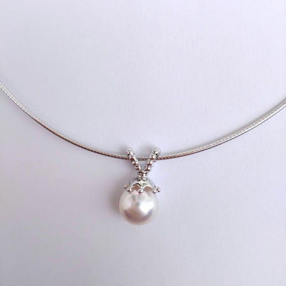 Akoya pearl necklace with 8mm pearls on silver omega chain approximately 45cm long with silver clasp