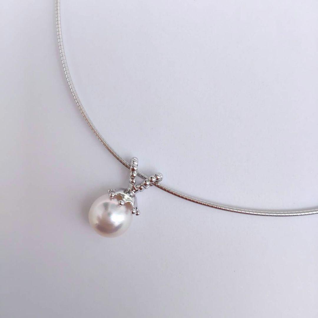 Akoya pearl necklace with 8mm pearls on silver omega chain approximately 45cm long with silver clasp