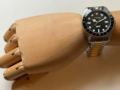 TIMEX UFC コラボ限定コンビダイバー Analog Men's Watch — Japanese