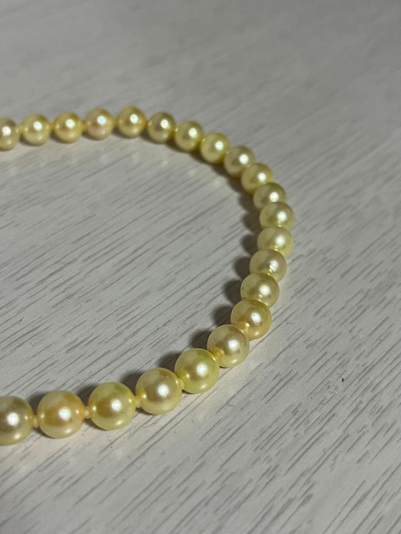 Akoya pearl necklace featuring 7mm pearls with a total length of 43cm displayed on a white background