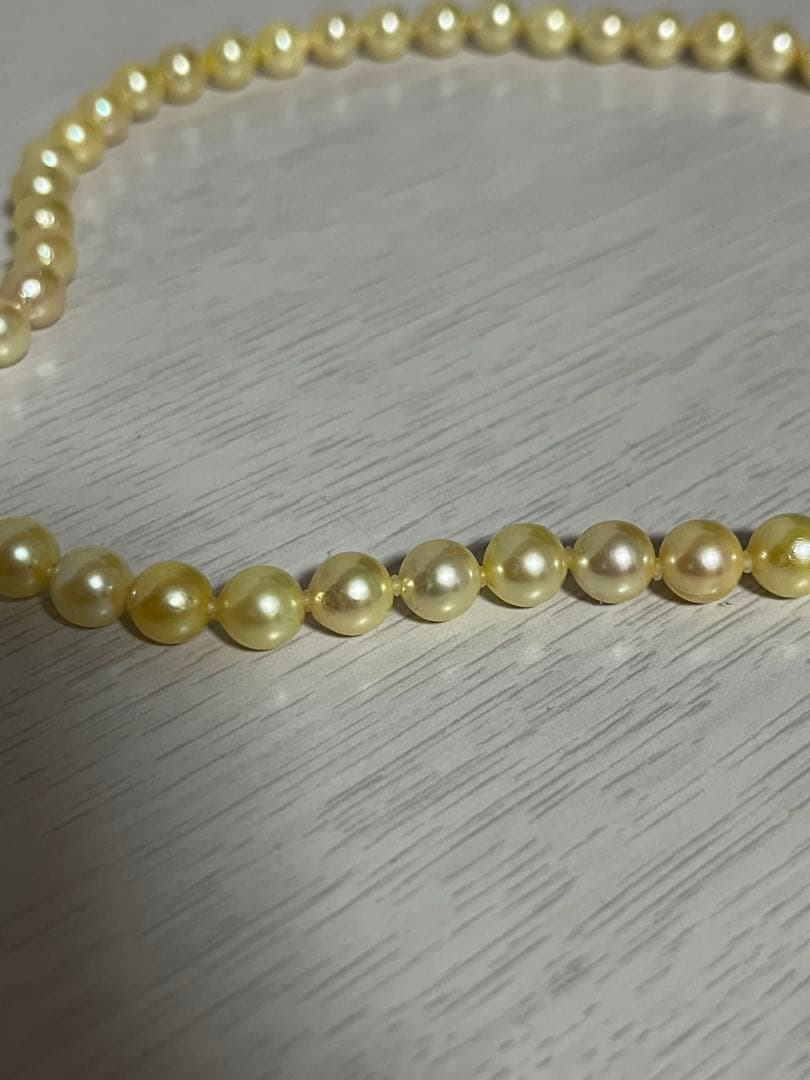 Akoya pearl necklace featuring 7mm pearls with a total length of 43cm displayed on a white background