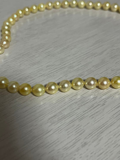 Akoya pearl necklace featuring 7mm pearls with a total length of 43cm displayed on a white background