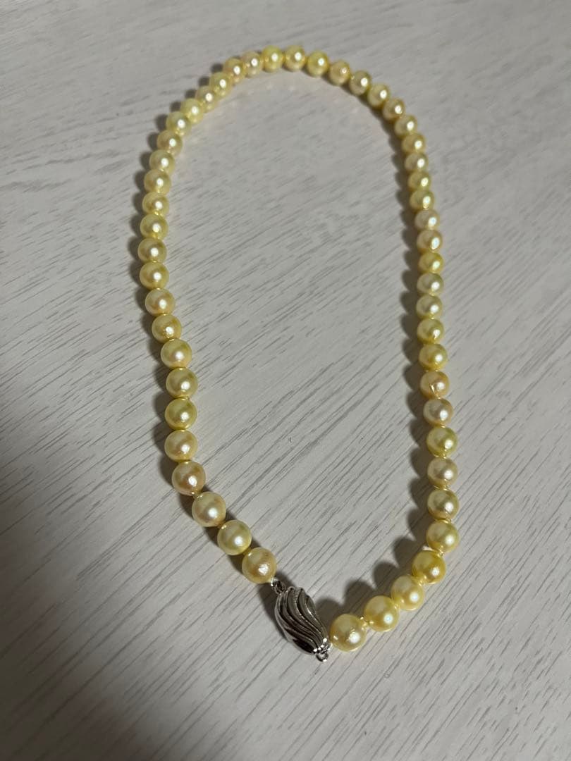 Akoya pearl necklace featuring 7mm pearls with a total length of 43cm displayed on a white background