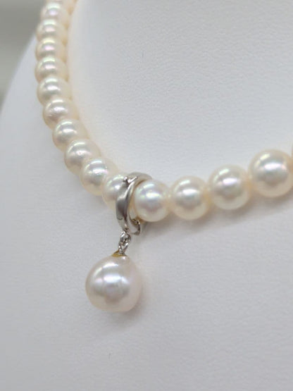 Close-up of a 9.5mm Akoya genuine white pearl necklace with silver backing