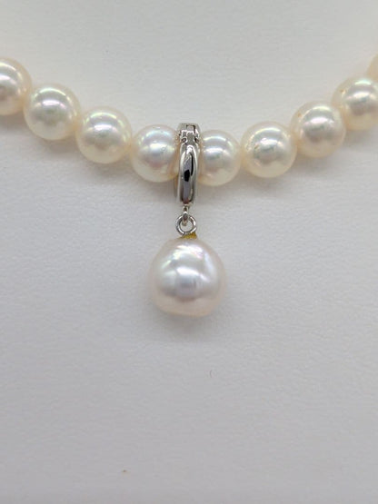 Close-up of a 9.5mm Akoya genuine white pearl necklace with silver backing