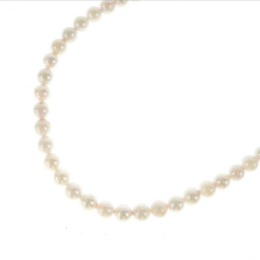 Akoya pearl necklace with 7.0-7.5mm round pearls and certificate displayed