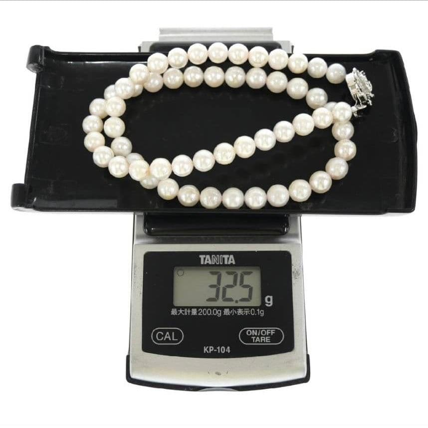 Akoya pearl necklace with 7.0-7.5mm round pearls and certificate displayed