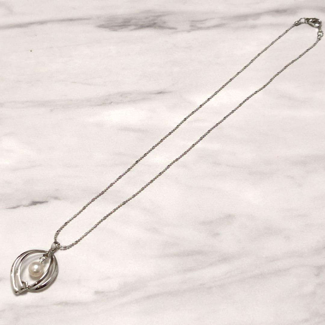 Mikimoto genuine pearl pendant necklace with a 0.6 cm pearl on a 40 cm chain and bonus metal necklace