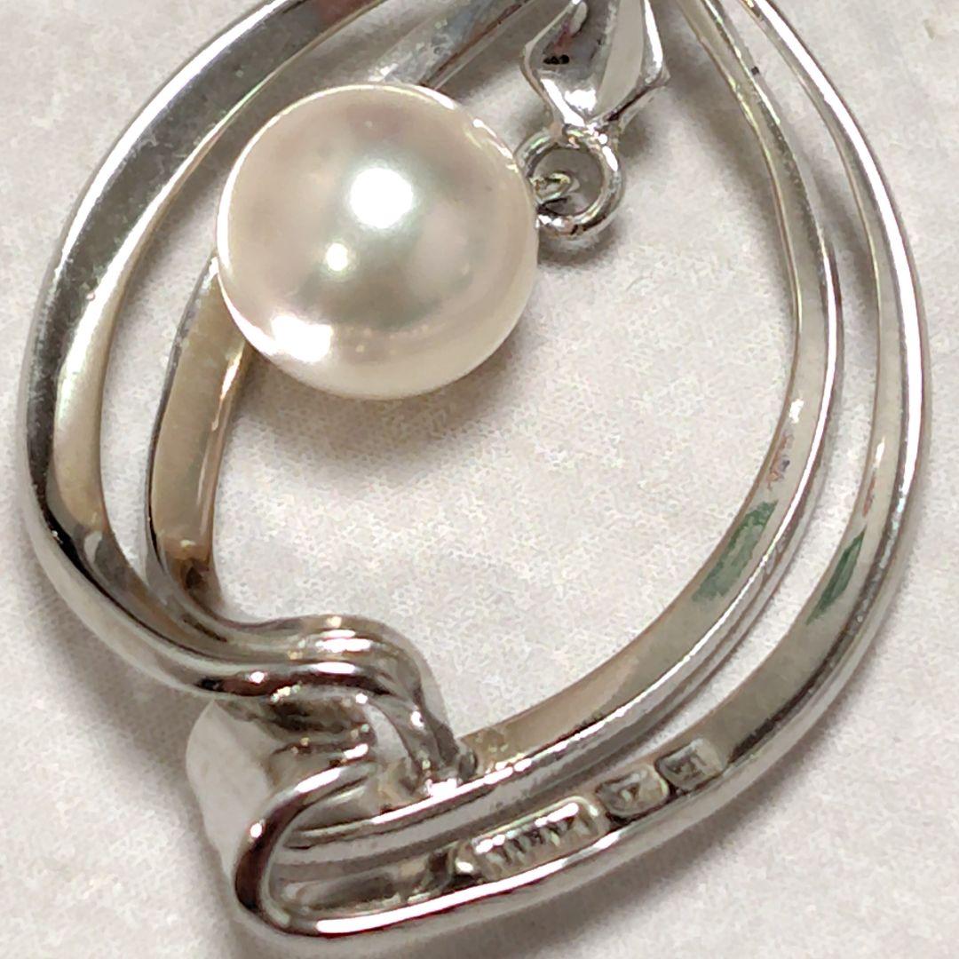 Mikimoto genuine pearl pendant necklace with a 0.6 cm pearl on a 40 cm chain and bonus metal necklace
