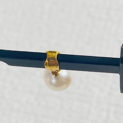 Akoya Pearl pendant top made of K18 gold with a single round Akoya pearl and tanaka markings