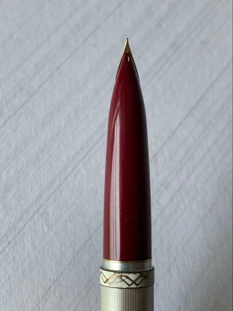 Pilot fountain pen with 22K gold nib showing slight discoloration on the body