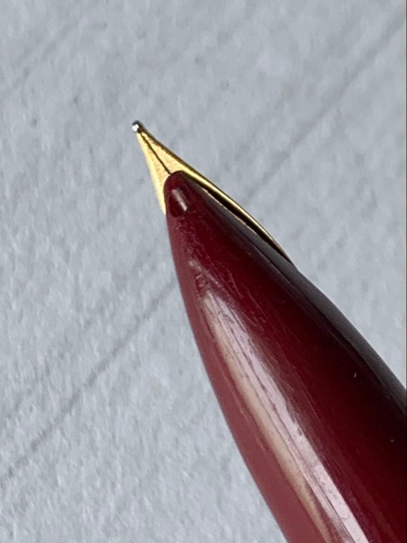 Pilot fountain pen with 22K gold nib showing slight discoloration on the body