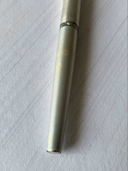 Pilot fountain pen with 22K gold nib showing slight discoloration on the body