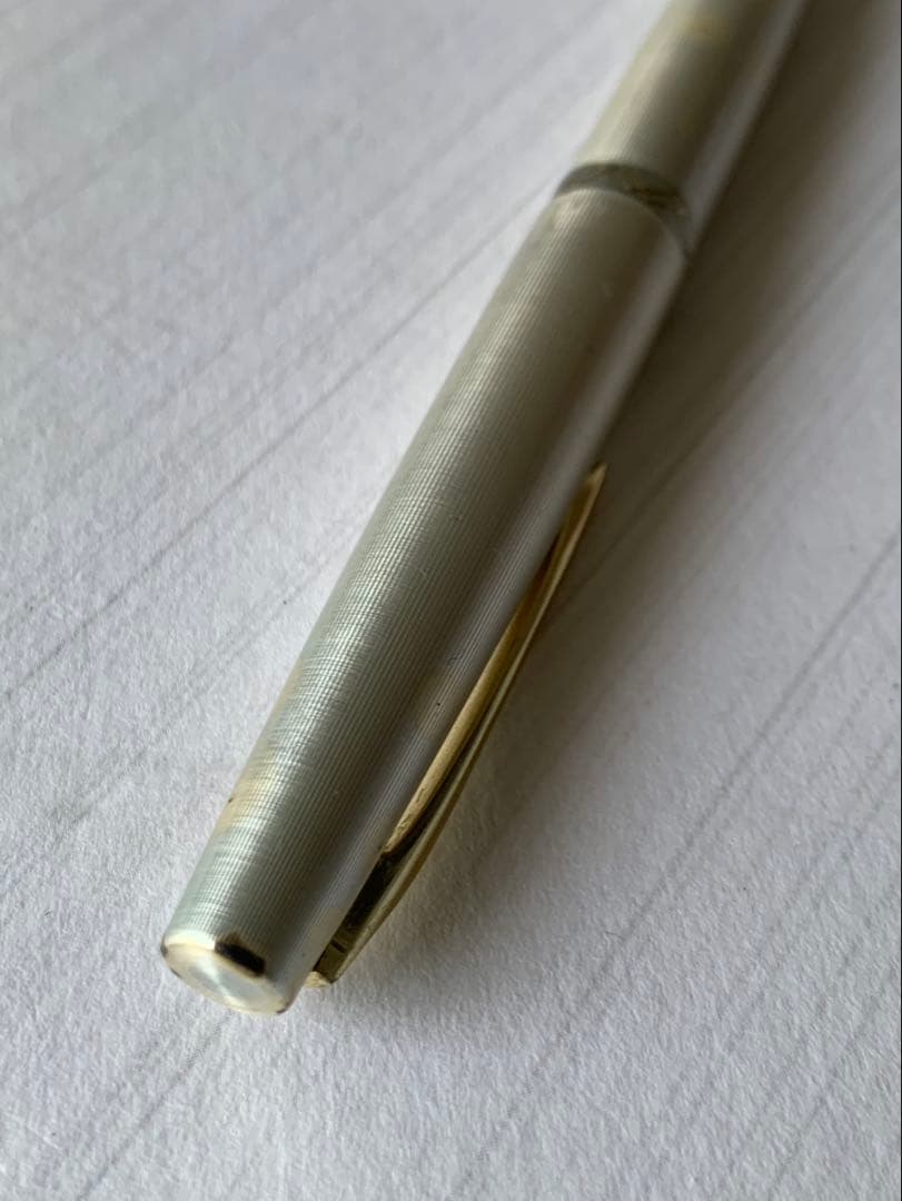 Pilot fountain pen with 22K gold nib showing slight discoloration on the body