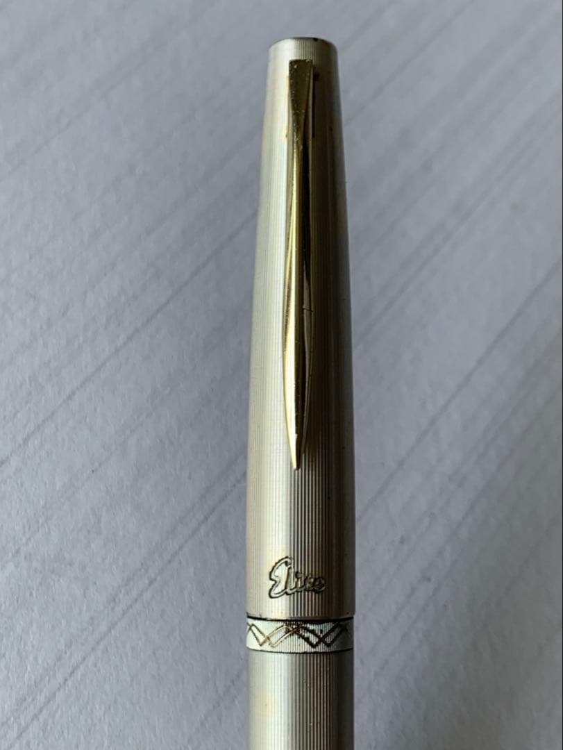 Pilot fountain pen with 22K gold nib showing slight discoloration on the body