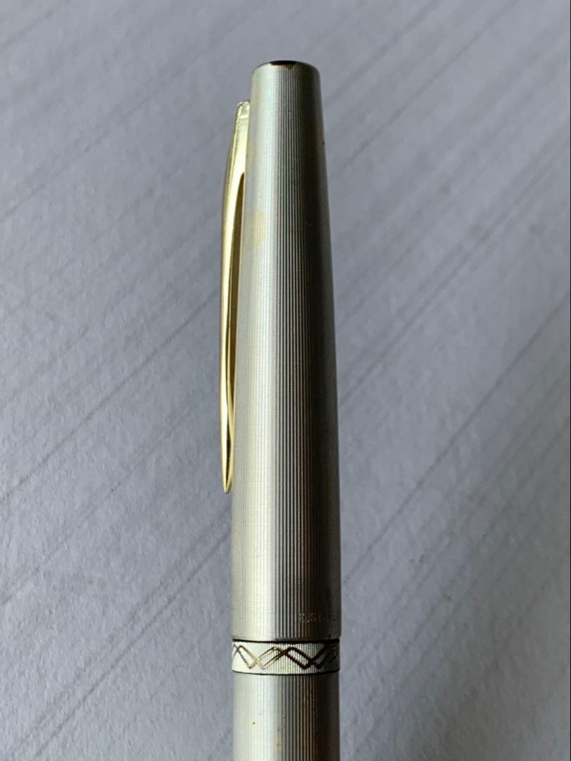 Pilot fountain pen with 22K gold nib showing slight discoloration on the body