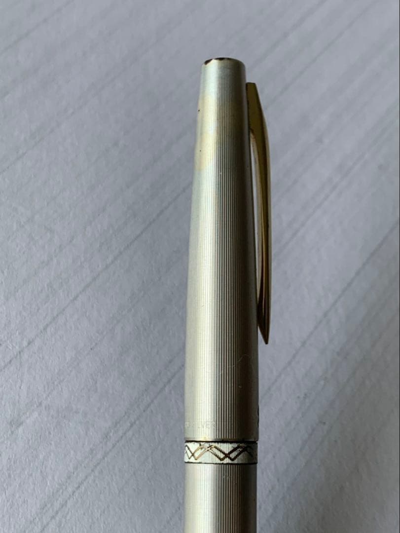 Pilot fountain pen with 22K gold nib showing slight discoloration on the body