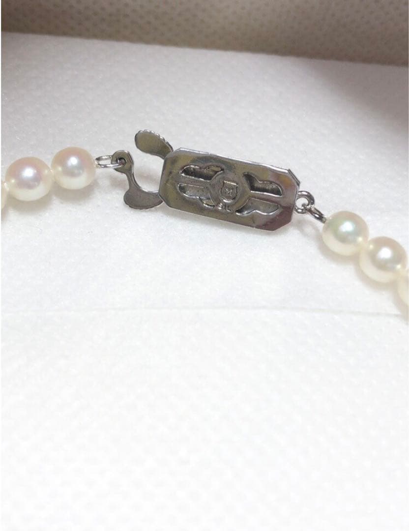Mikimoto Baby Pearl Akoya Pearl Necklace 41cm length with white pearls and silver clasp