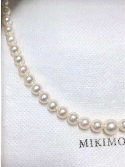 Mikimoto Baby Pearl Akoya Pearl Necklace 41cm length with white pearls and silver clasp