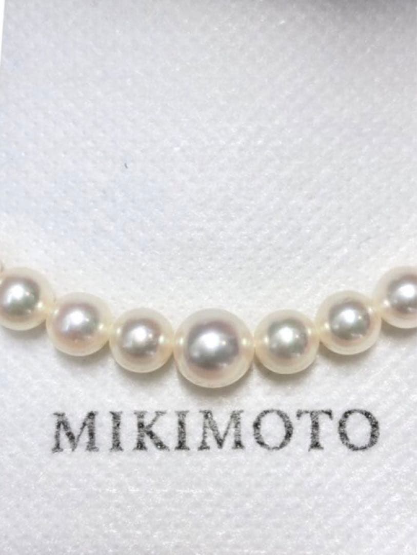 Mikimoto Baby Pearl Akoya Pearl Necklace 41cm length with white pearls and silver clasp