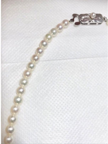 Mikimoto Baby Pearl Akoya Pearl Necklace 41cm length with white pearls and silver clasp