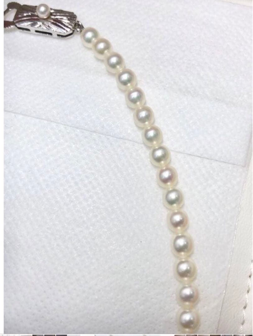Mikimoto Baby Pearl Akoya Pearl Necklace 41cm length with white pearls and silver clasp