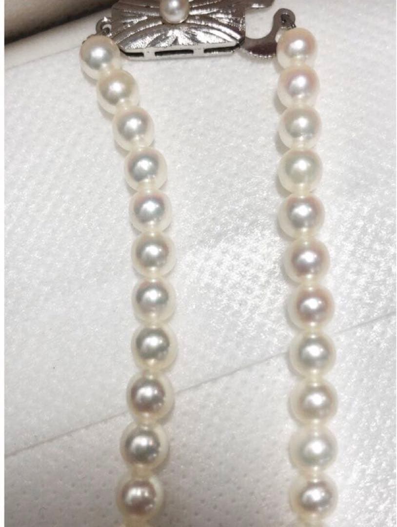 Mikimoto Baby Pearl Akoya Pearl Necklace 41cm length with white pearls and silver clasp
