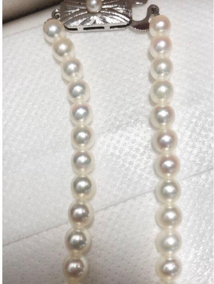 Mikimoto Baby Pearl Akoya Pearl Necklace 41cm length with white pearls and silver clasp