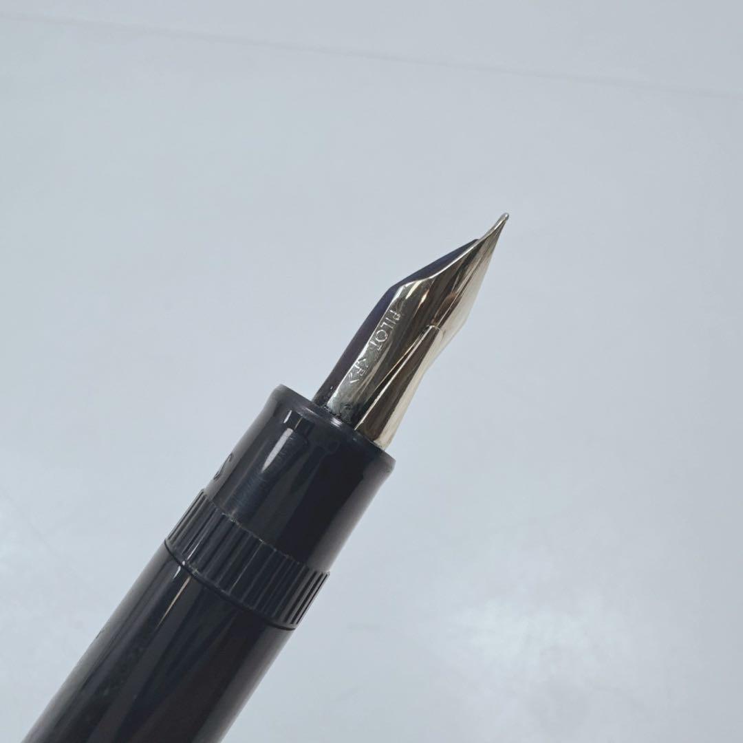 Used PILOT Justus K2446 14K 585 fine point fountain pen with case showing surface wear