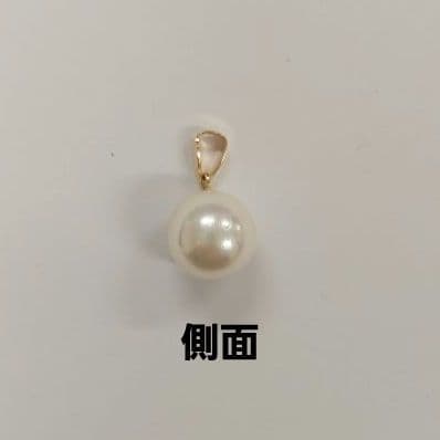 K18 yellow gold necklace with 9mm white pink round Akoya pearls and included jewelry pouch