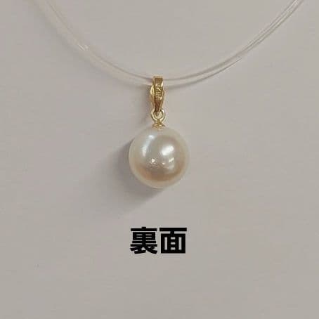 K18 yellow gold necklace with 9mm white pink round Akoya pearls and included jewelry pouch