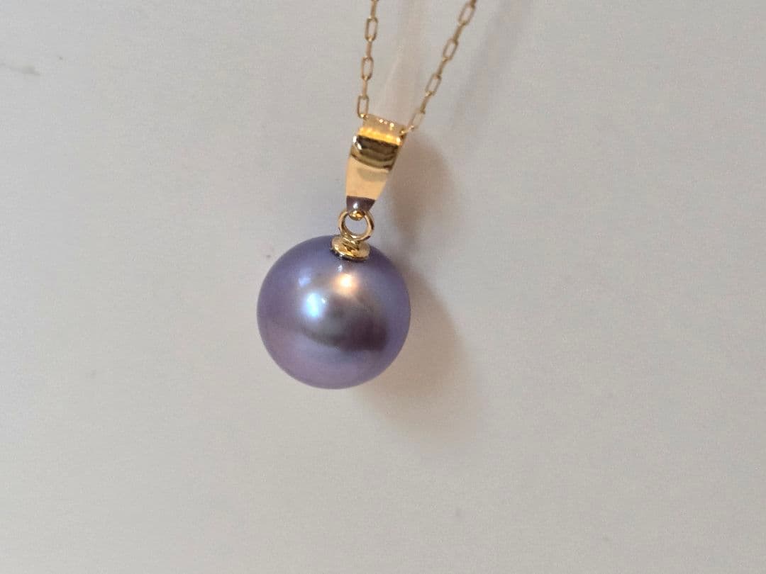 18K gold pendant top with purple dyed Akoya pearl and K18 engraving, used condition, no chain included
