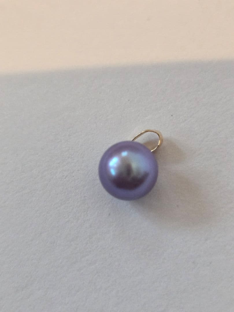18K gold pendant top with purple dyed Akoya pearl and K18 engraving, used condition, no chain included