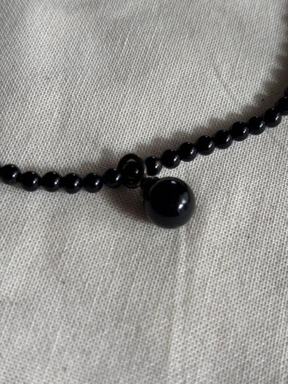 Silver-fitted agate and onyx necklace with 3 mm beads and total length of 43 cm