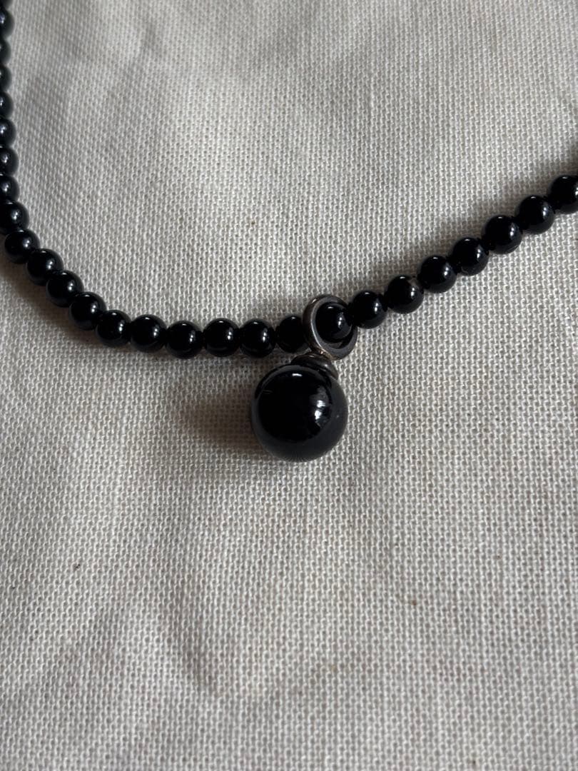 Silver-fitted agate and onyx necklace with 3 mm beads and total length of 43 cm