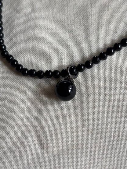 Silver-fitted agate and onyx necklace with 3 mm beads and total length of 43 cm