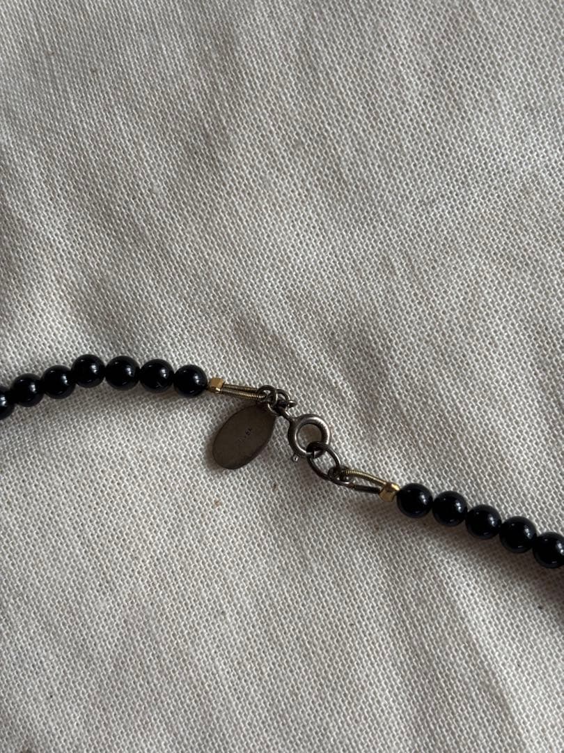 Silver-fitted agate and onyx necklace with 3 mm beads and total length of 43 cm