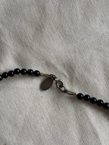 Silver-fitted agate and onyx necklace with 3 mm beads and total length of 43 cm